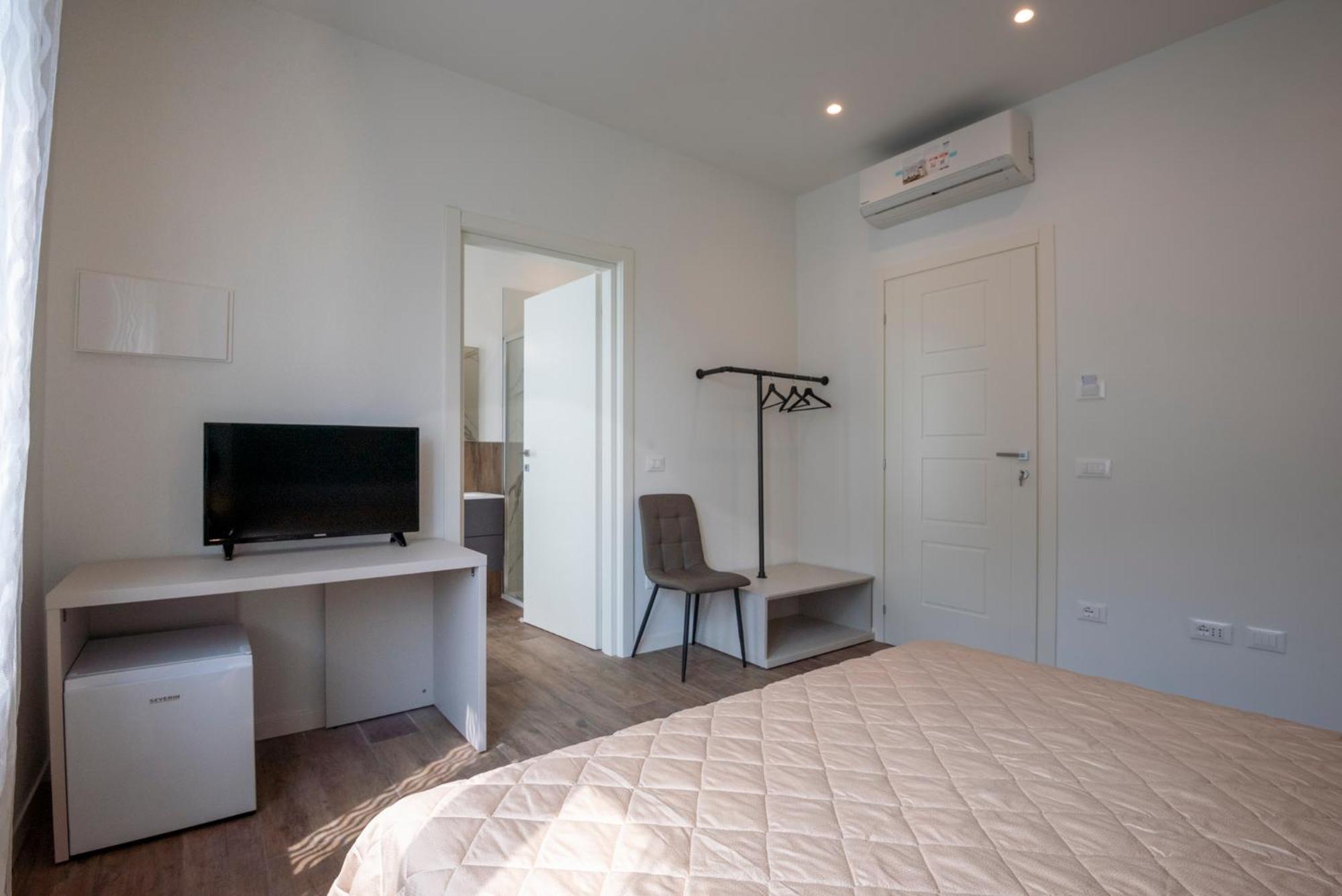 Iarsera Rooms And Apartment Lucca Exteriör bild